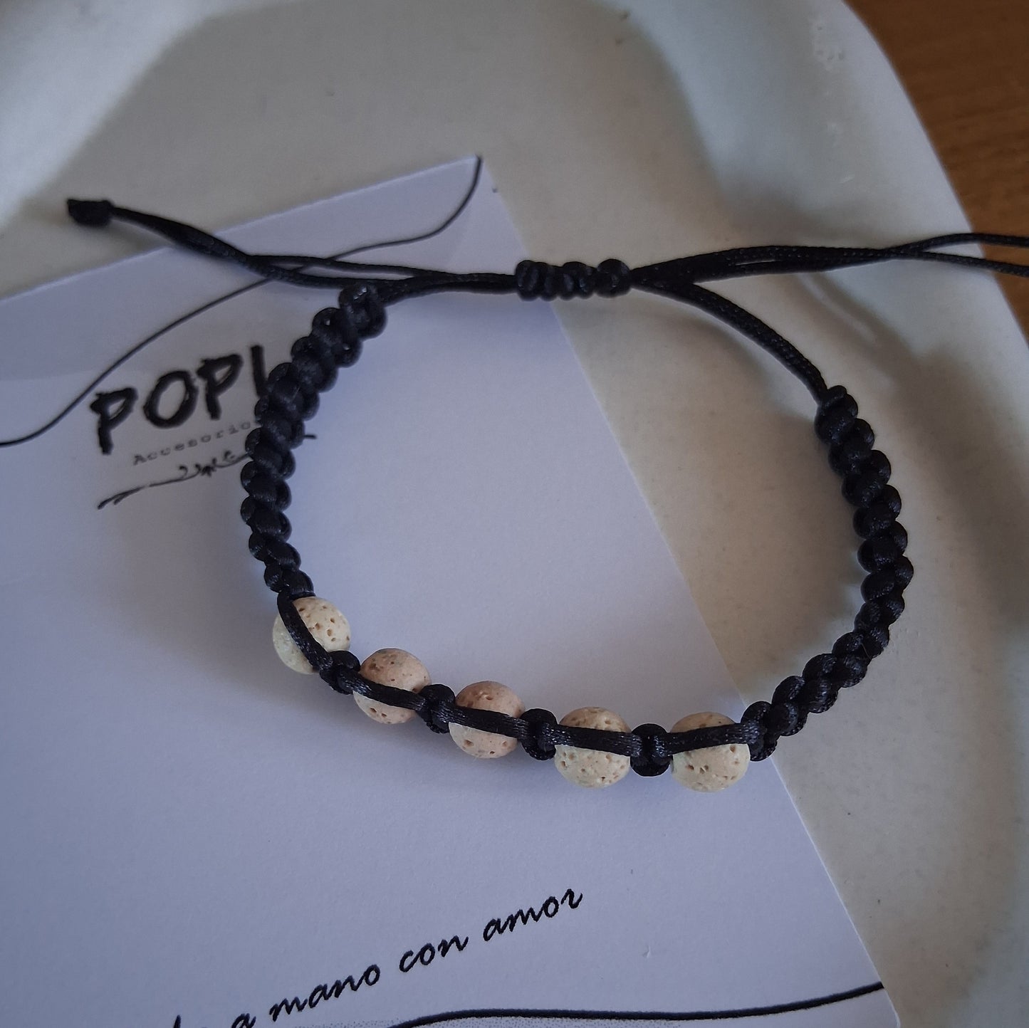 ST039 | Pulsera perlas piedras naturales y macramé