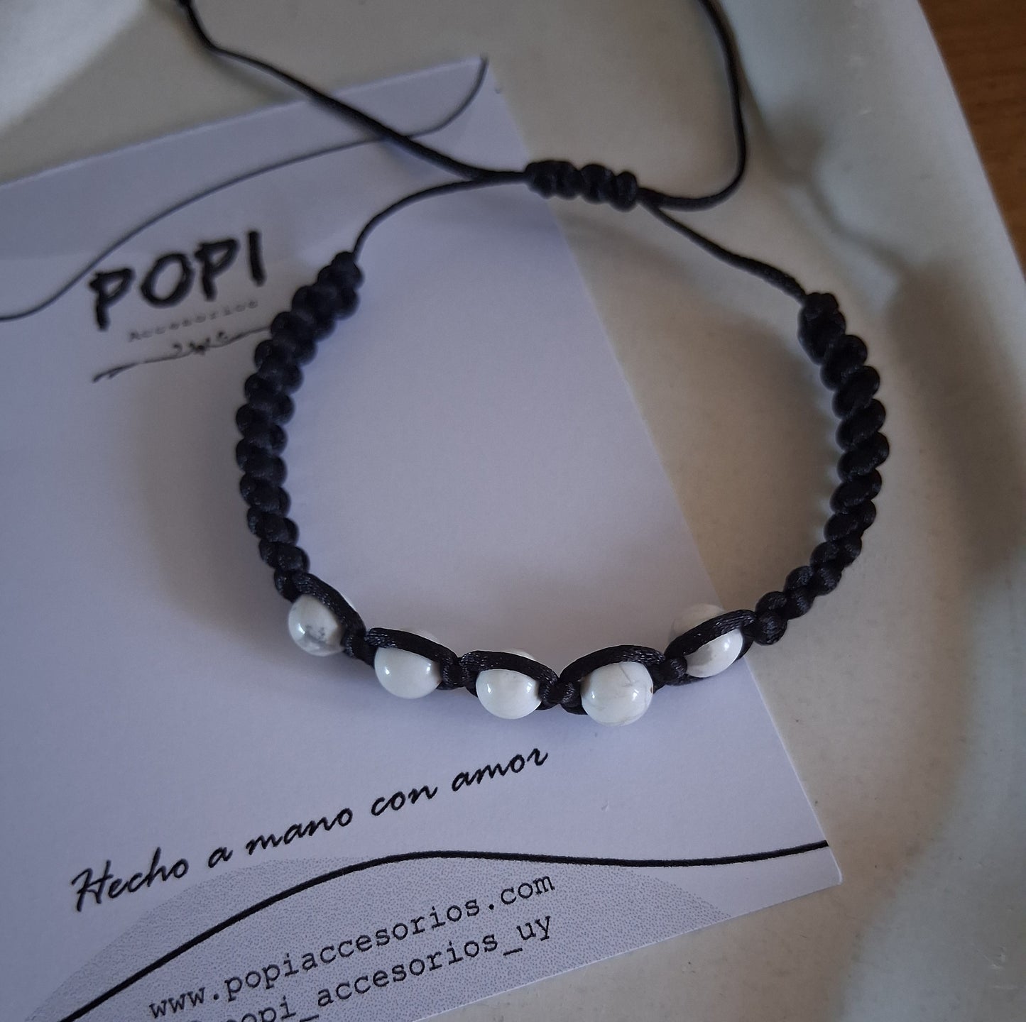 ST039 | Pulsera perlas piedras naturales y macramé