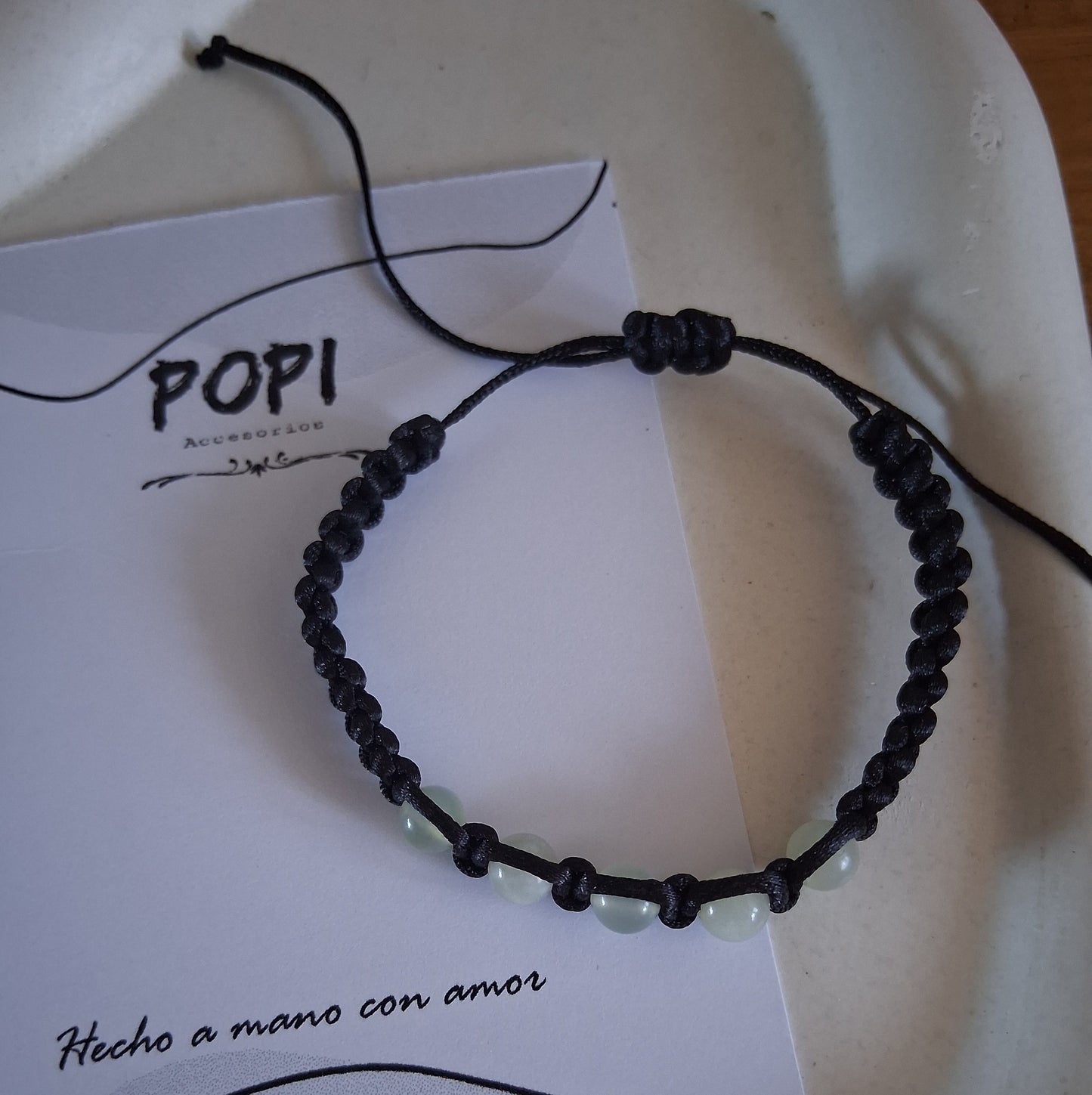 ST039 | Pulsera perlas piedras naturales y macramé