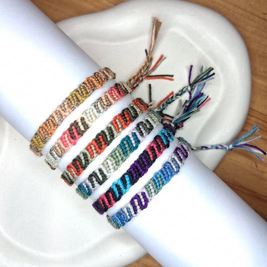 PT058 | Pulsera tejida fina ajustable diseño ondas