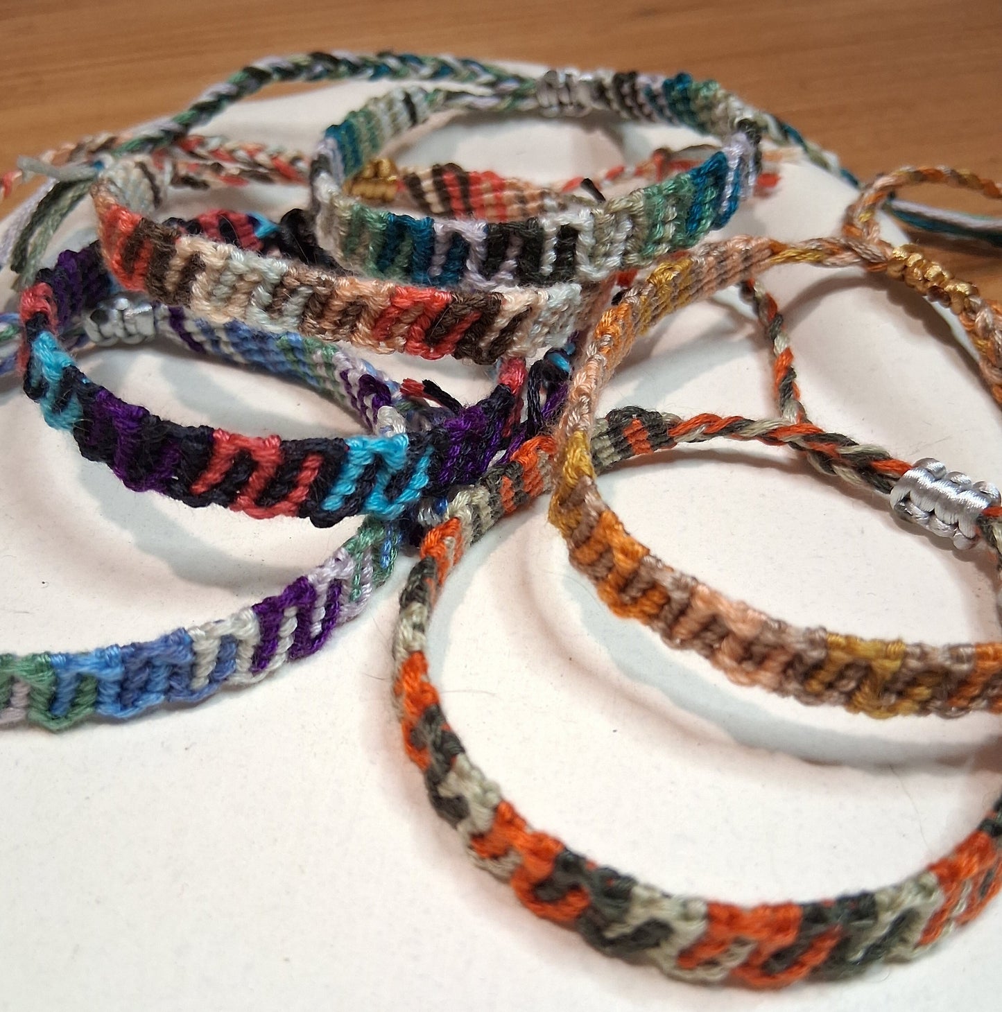 PT058 | Pulsera tejida fina ajustable diseño ondas