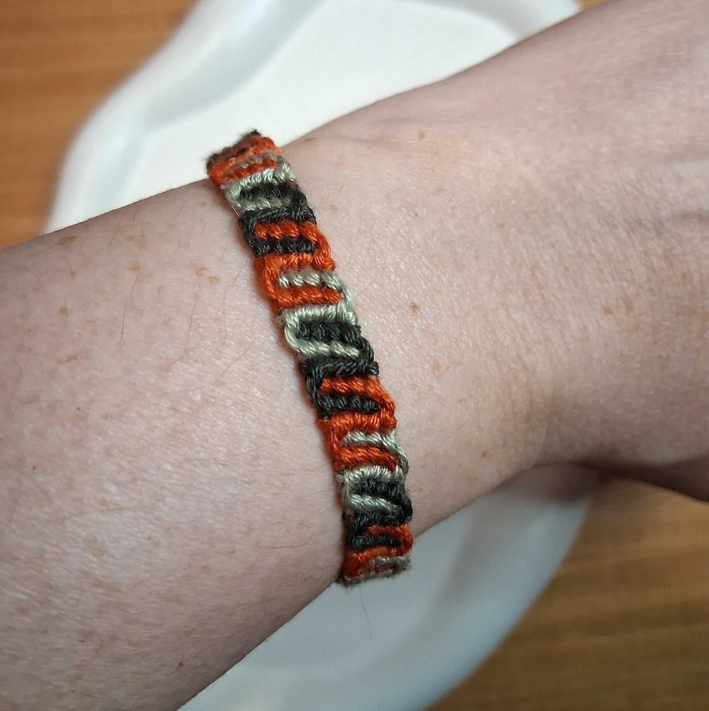 PT058 | Pulsera tejida fina ajustable diseño ondas