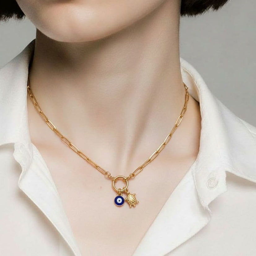 CD032 | Cadena en acero dorado con cierre marinero con dos dijes