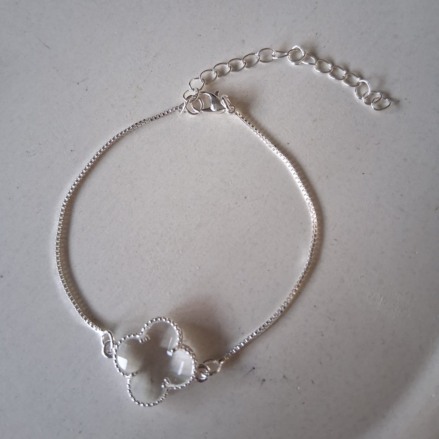 PQ049 | Pulsera enchapada en plata trébol cristal